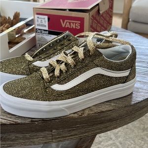 Brand new Vans Old Skool Tennis Shoes